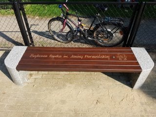 Bajkowa ławka w parku J. Porazińskiej